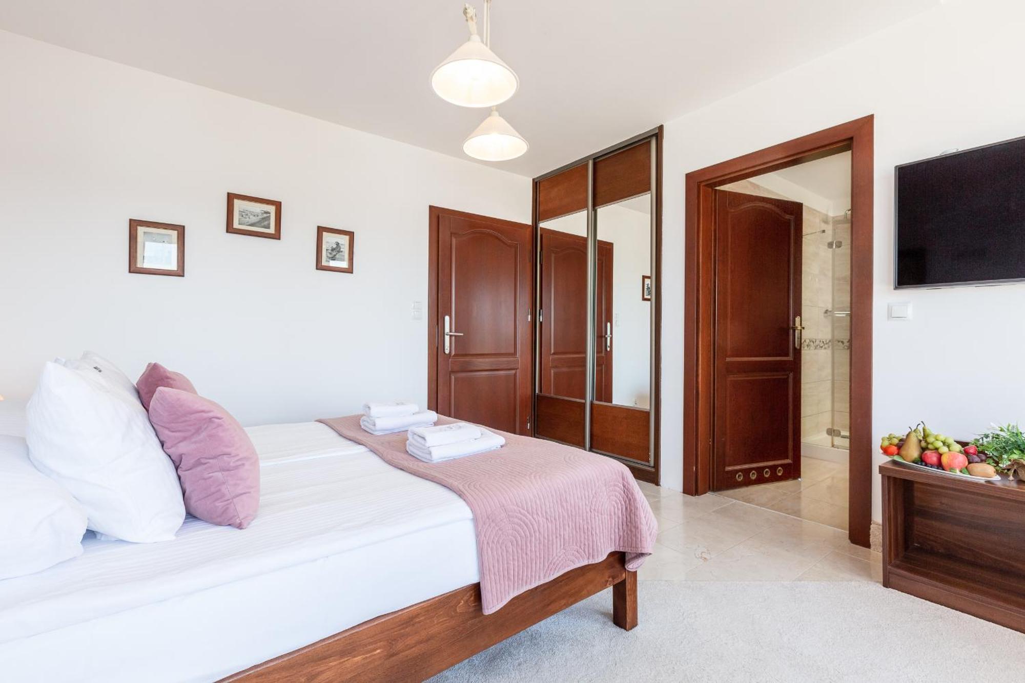 Columbus - Limanowskiego 1 Bed & Breakfast *