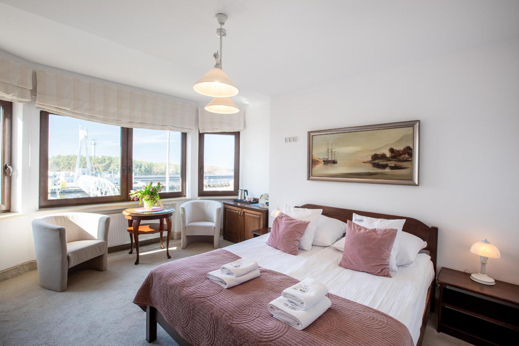 Bed & Breakfast Columbus - Limanowskiego 1 *