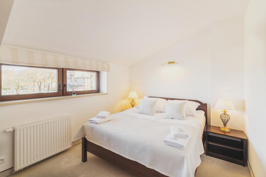 Columbus - Limanowskiego 1 Bed & Breakfast *